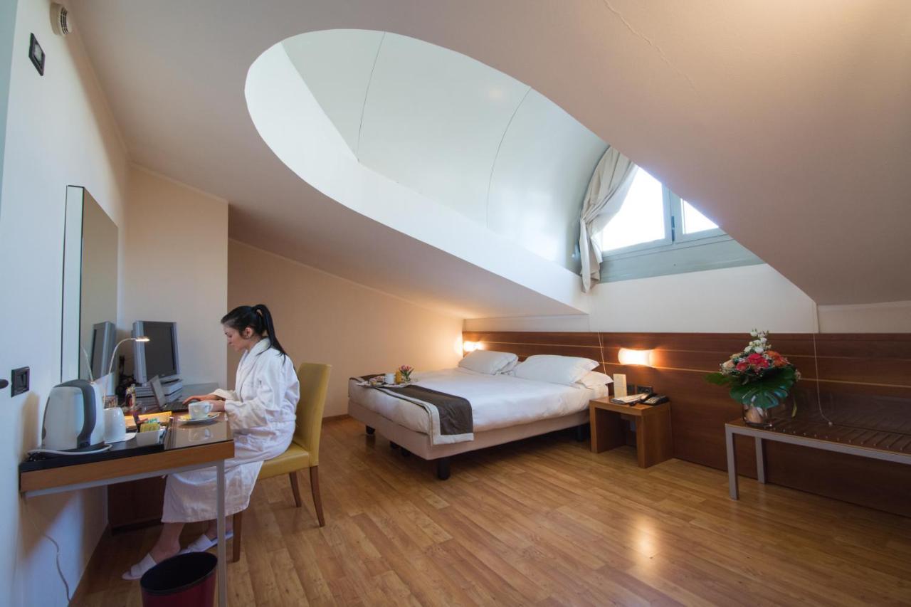 Hotel Royal Falcone Монца Екстериор снимка