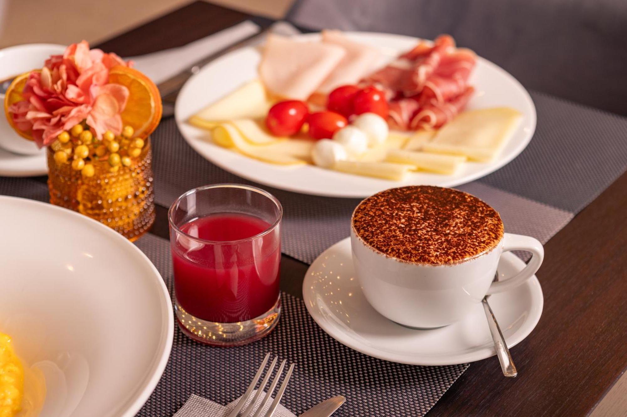 Hotel Royal Falcone Монца Екстериор снимка
