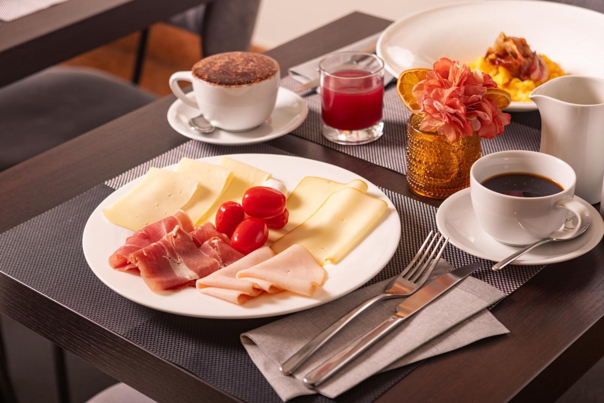 Hotel Royal Falcone Монца Екстериор снимка