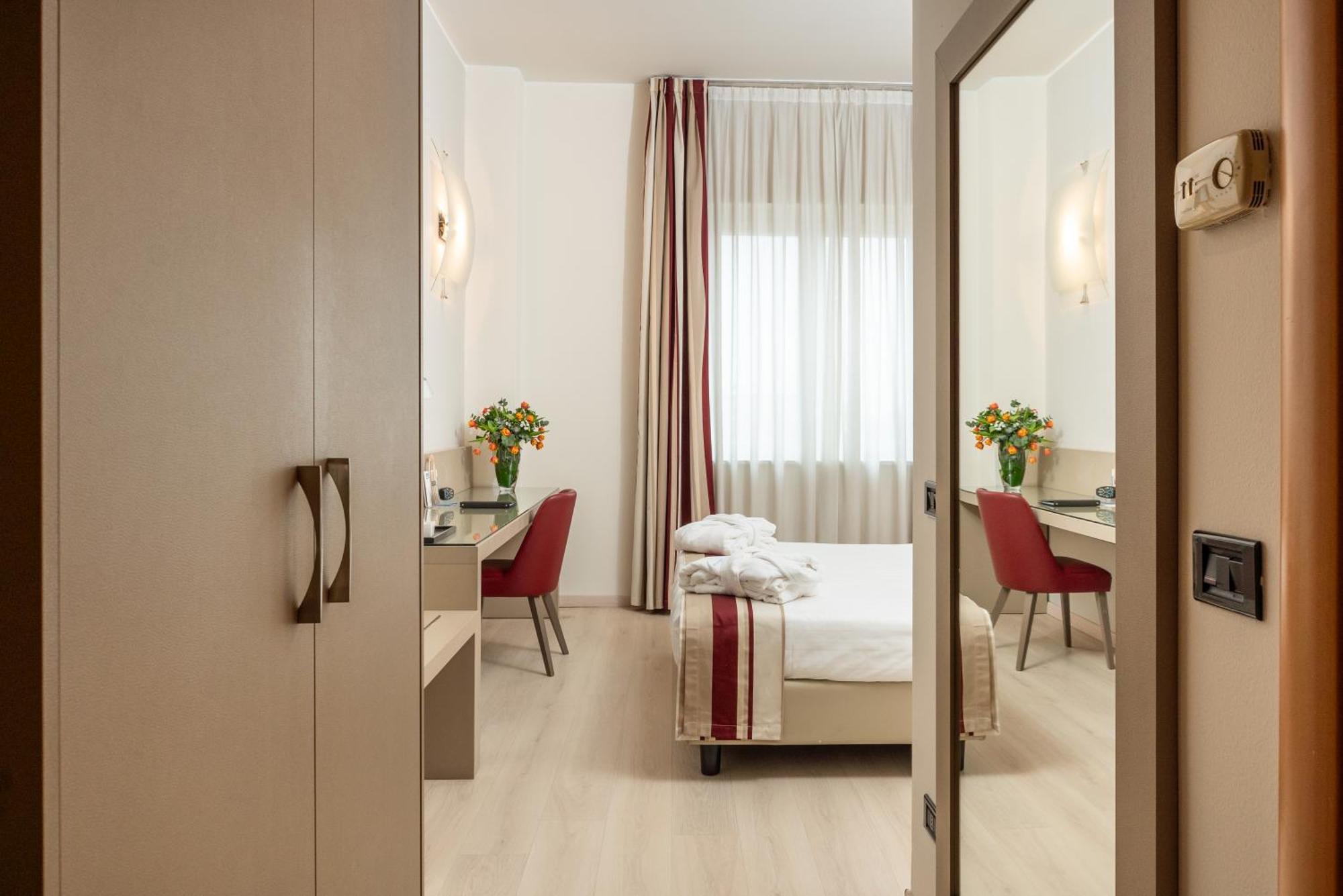 Hotel Royal Falcone Монца Екстериор снимка