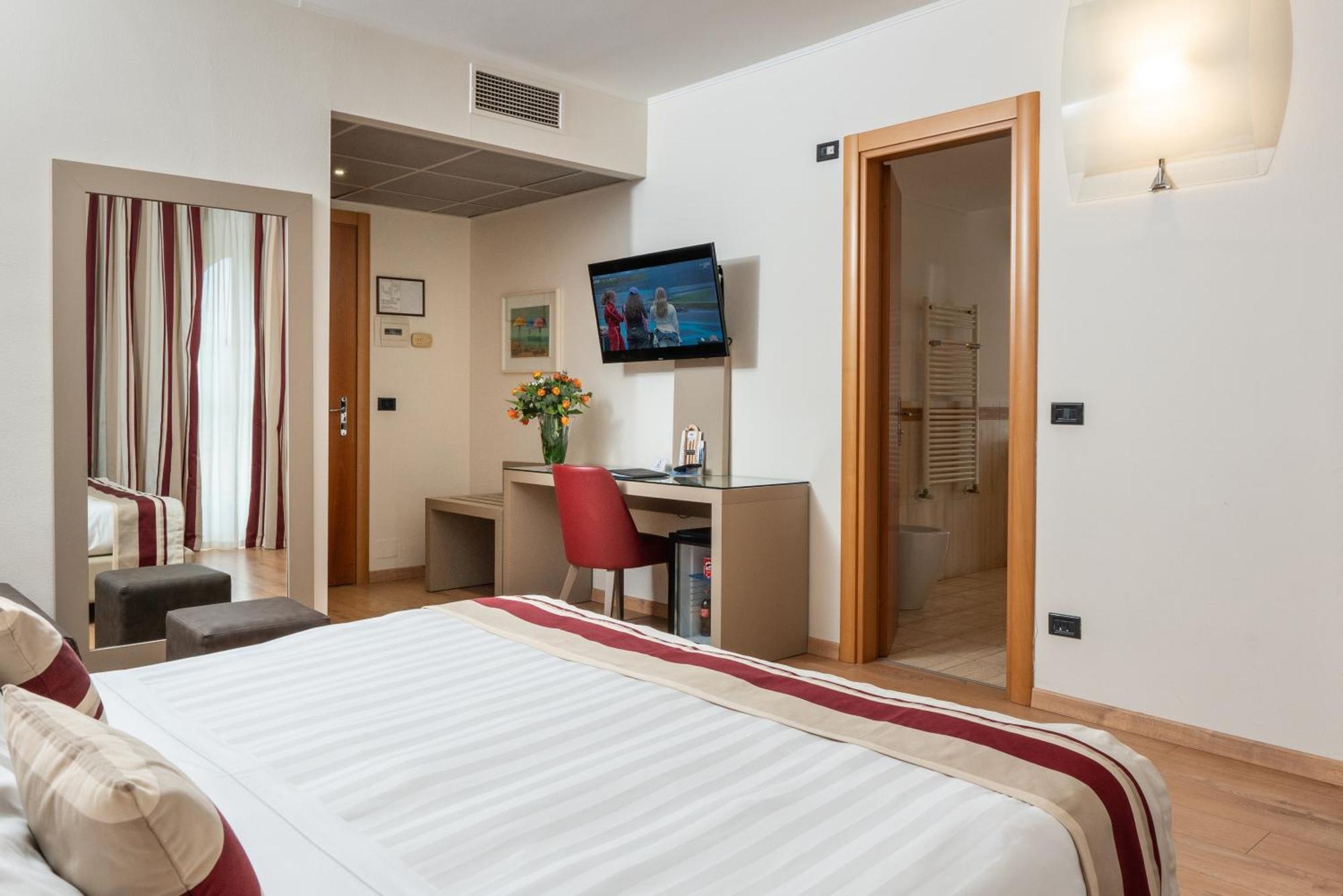 Hotel Royal Falcone Монца Екстериор снимка
