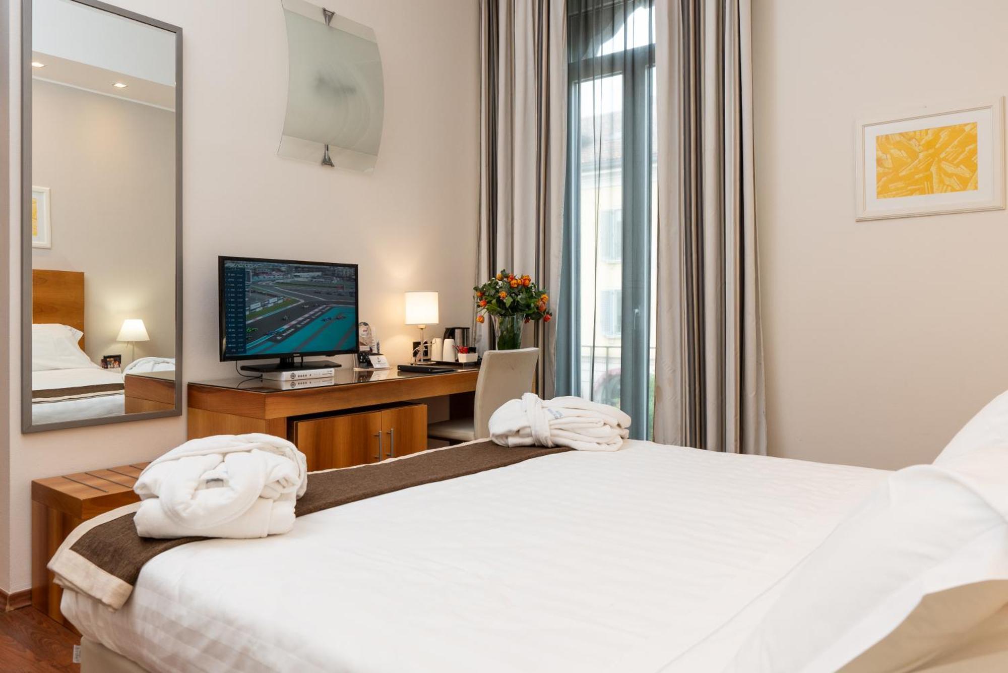 Hotel Royal Falcone Монца Екстериор снимка