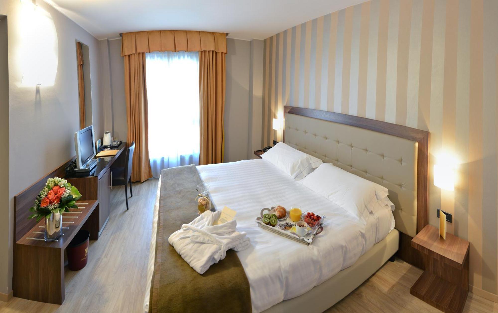 Hotel Royal Falcone Монца Екстериор снимка
