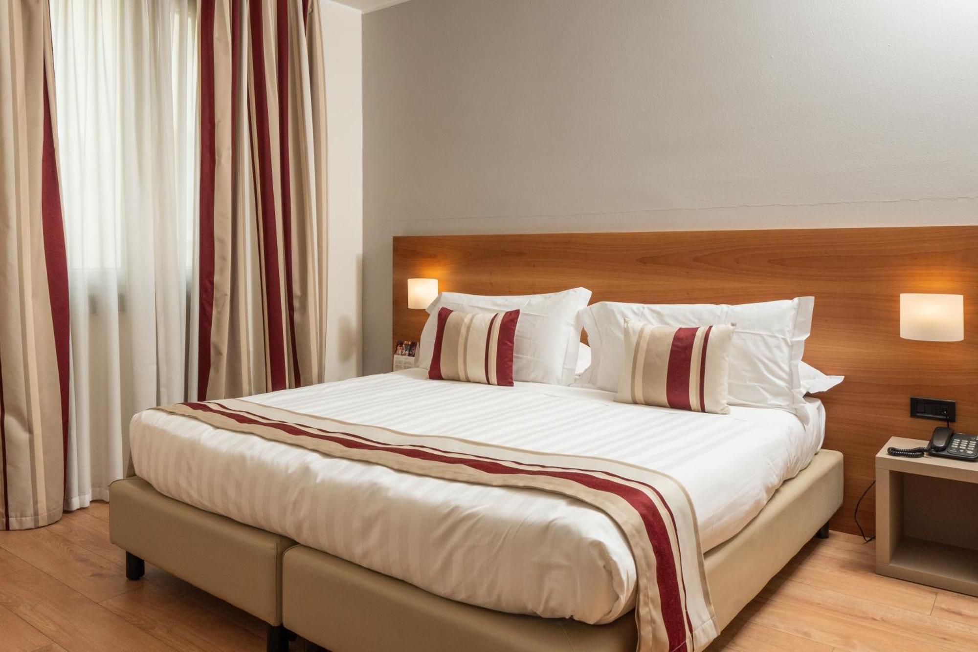 Hotel Royal Falcone Монца Екстериор снимка