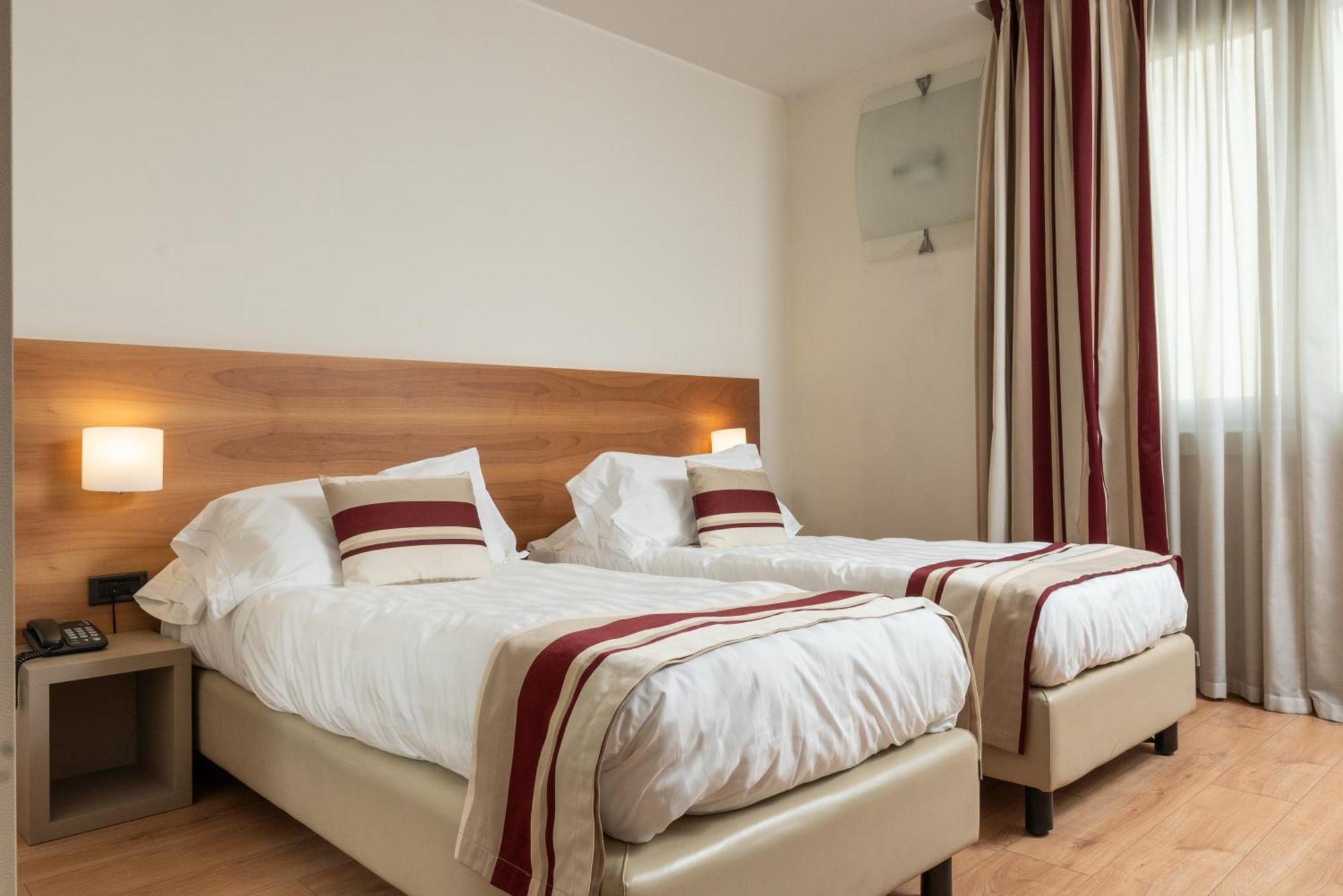 Hotel Royal Falcone Монца Екстериор снимка
